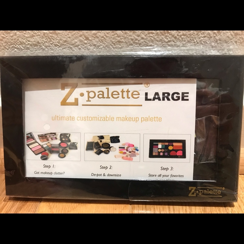 Brand new Z palette (Large) for your makeup !!